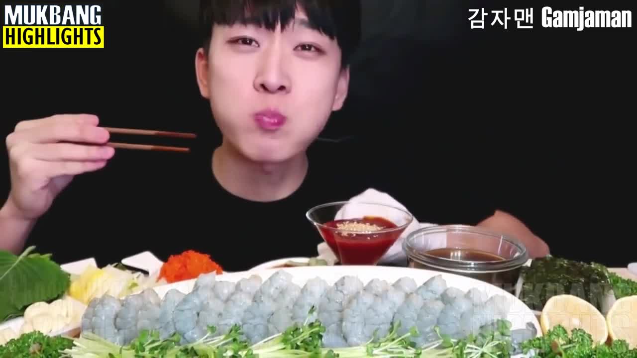 Mukbangers Love Raw Shrimps in Spicy Sauce