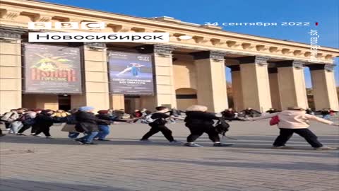 Tim eine Stunde in Russland begann gegen die Mobilmachung zu protestieren