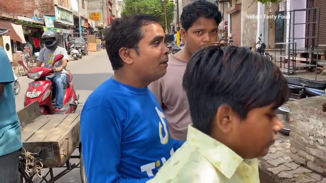 Raju Chacha Selling Amazing Kanji Wada, Dahi bada, Papadi Chaat Only Rs. 10 /- | Indian Street Food