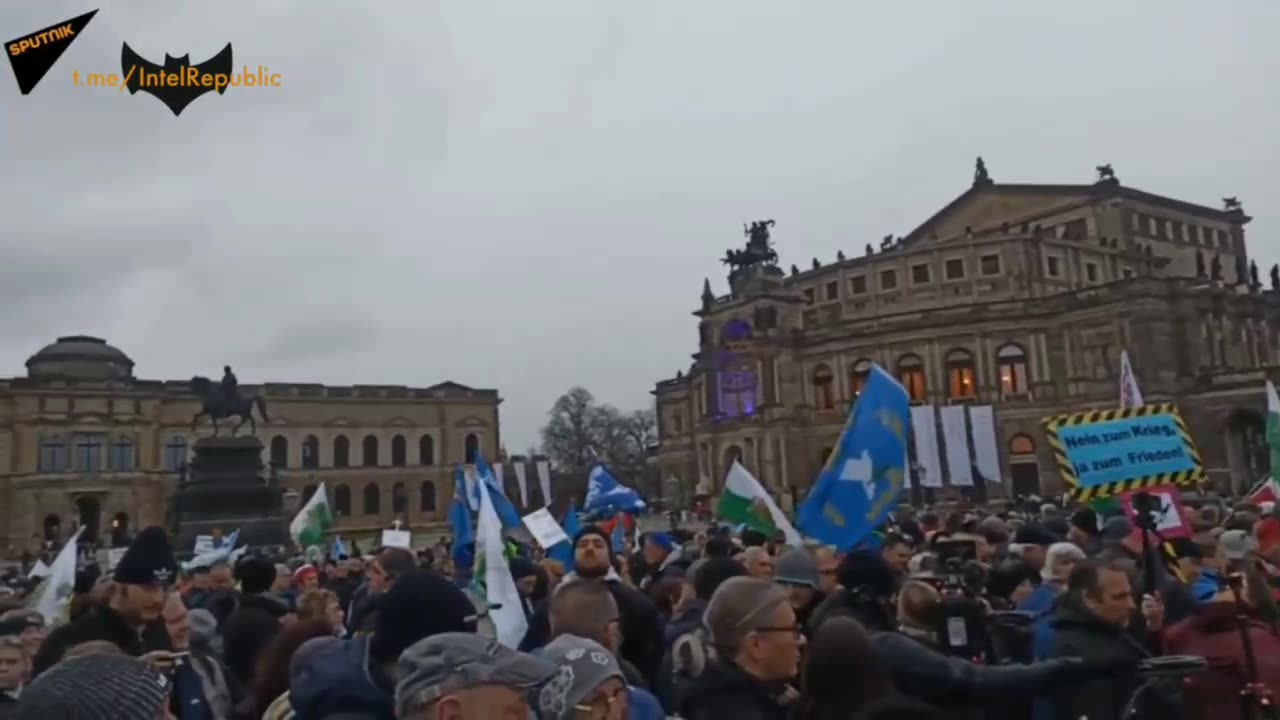 Centinaia di persone si riuniscono nella città tedesca...