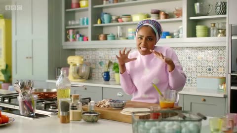 Nadiya's 5 minute crispy egg rolls - BBC