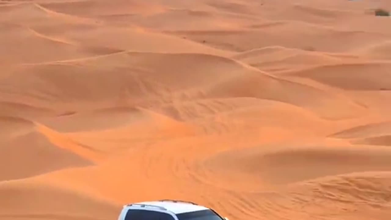 Toyota land cruiser fond in desert 🏜️ #desert #landcruiser #Toyota #toyotasupra #toyotalandcruiser