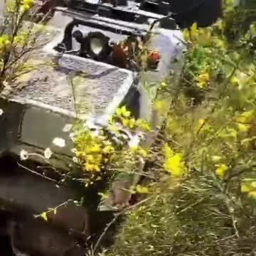 Obrněné vozidlo ukrajinské armády opuštěné vojáky u Severodoněcka