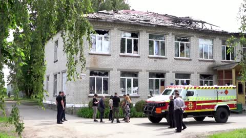 Experts tour village in Ukraine war crimes probe