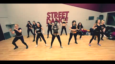 Clase de Afrobeats con Fatu