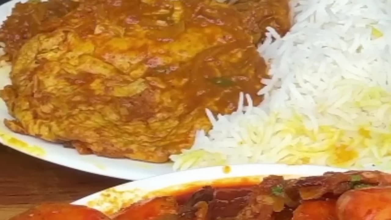 ASMR EATING SPICY EGG OMELETTE CURRY🔥BASMATI RICE #shorts #mukbangn#asmreating #mukbangasmr #asmr