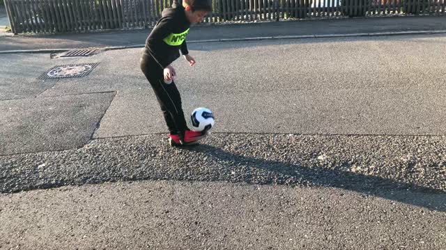 10 year old boy juggles hundreds of times!