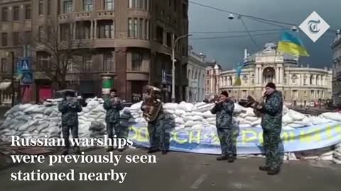'Don't Worry Be Happy'_ Ukrainian military band performs in Odesa amid war with