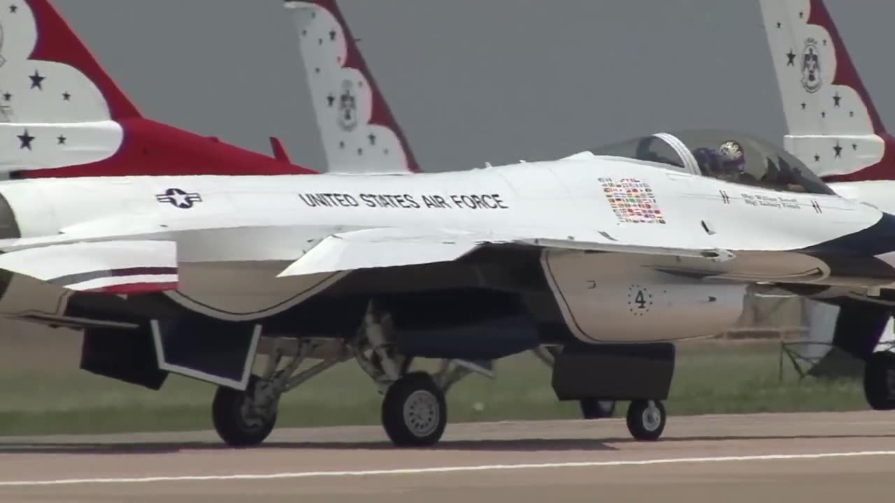 Air show thunderbirds