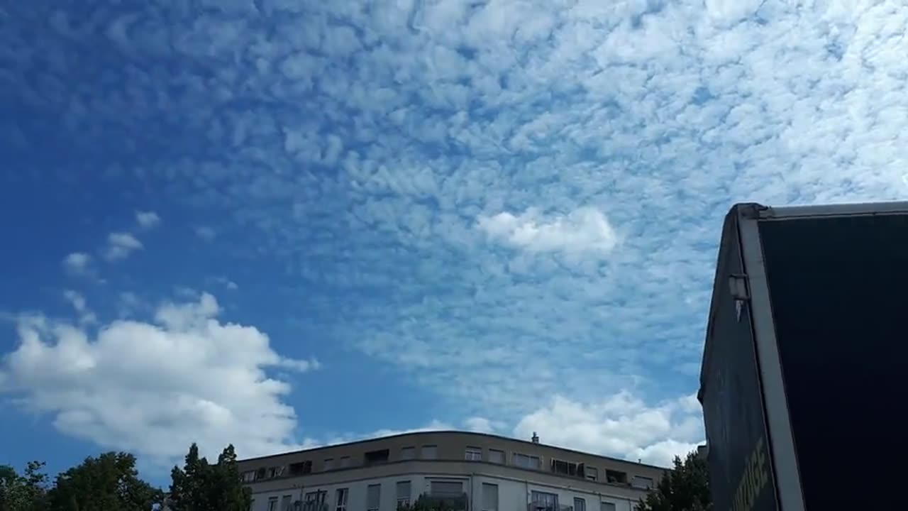 Himmel in Berlin am 5.7. 2024 um 11:41 Uhr