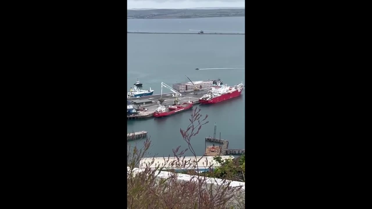 Barge prepared to house 500 male migrants in UK harbor