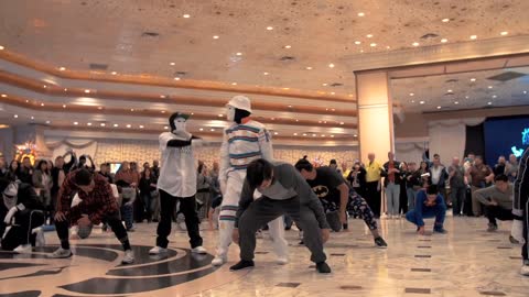 Jabbawockeez Uptown Funk Flashmob at MGM Grand Hotel & Casino