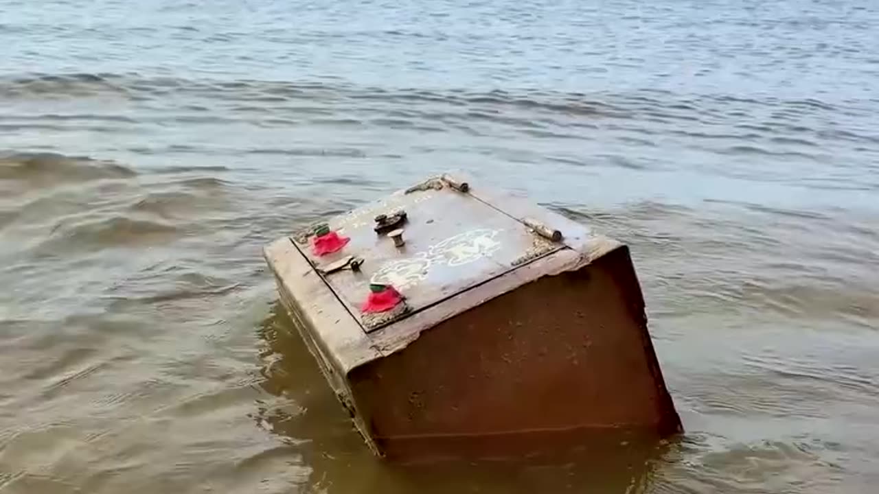 Sun, Sand, and Surprises! Buried Safe Found on the Beach