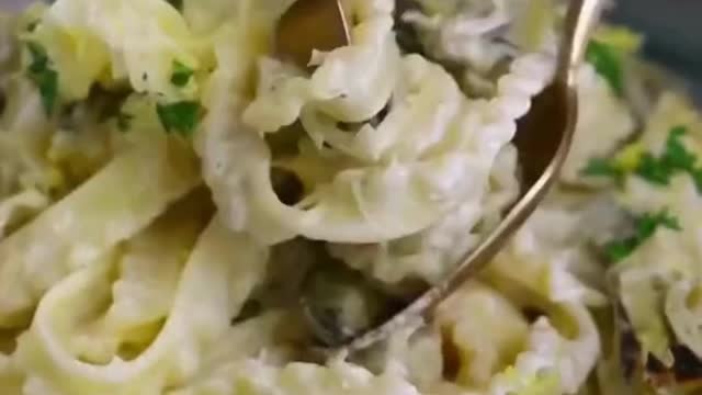 DELICIOUS EASY TO MAKE ROASTED GARLIC AND LEMON PASTA RECIPE - VEGAN