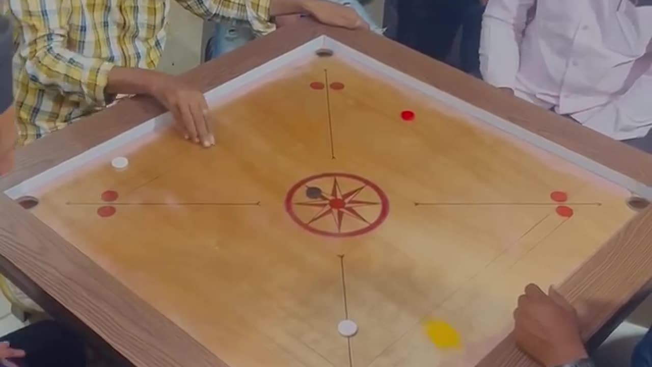 Carrom king 👑 guy’s kesa shot btao