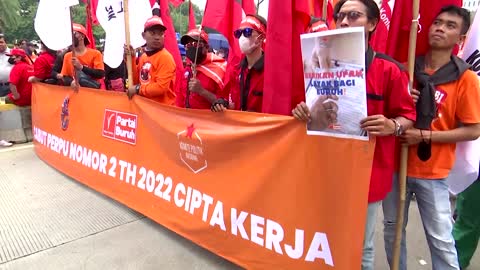 Indonesian workers protest over jobs creation law