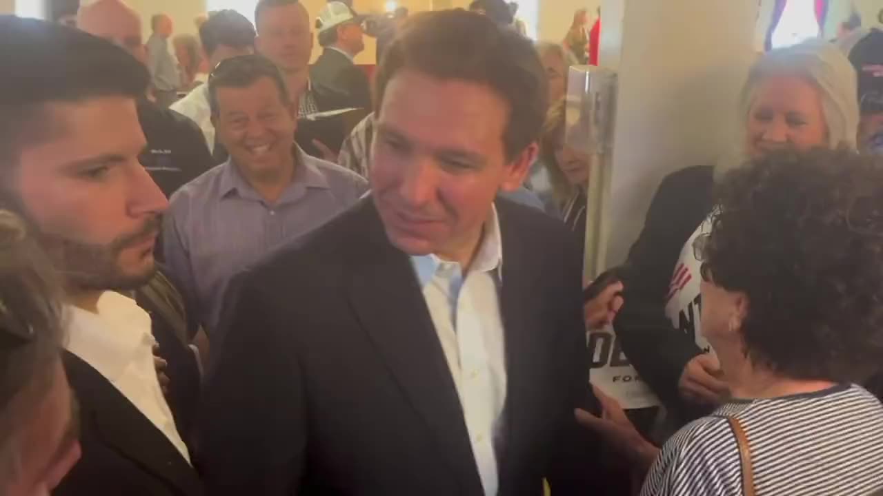 DeSantis HUMILIATES liberal reporter to his face after failed "gotcha" moment