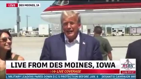 President Trump replies to a reporter who asks if he's looking for a plea deal. 🔥🔥🔥