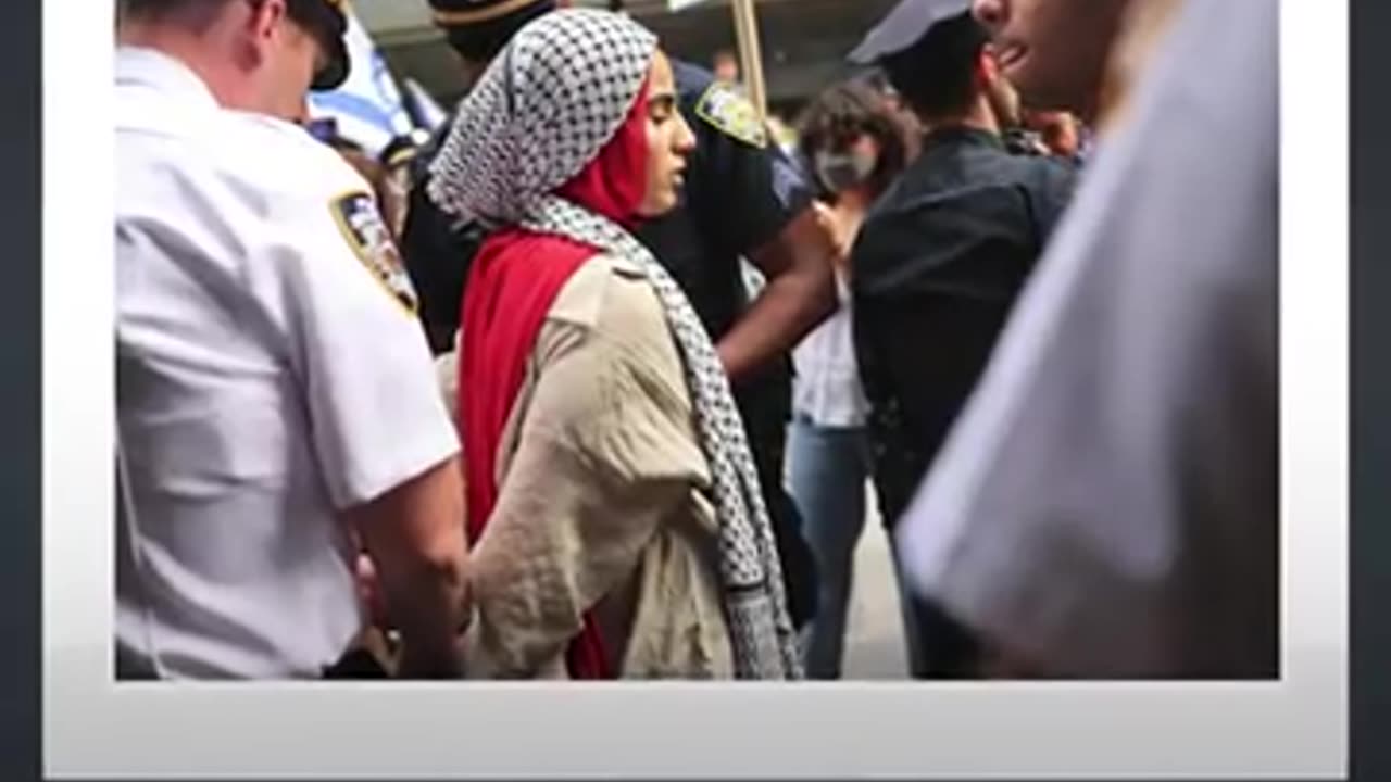 Muslim women forced to remove hijab by US police