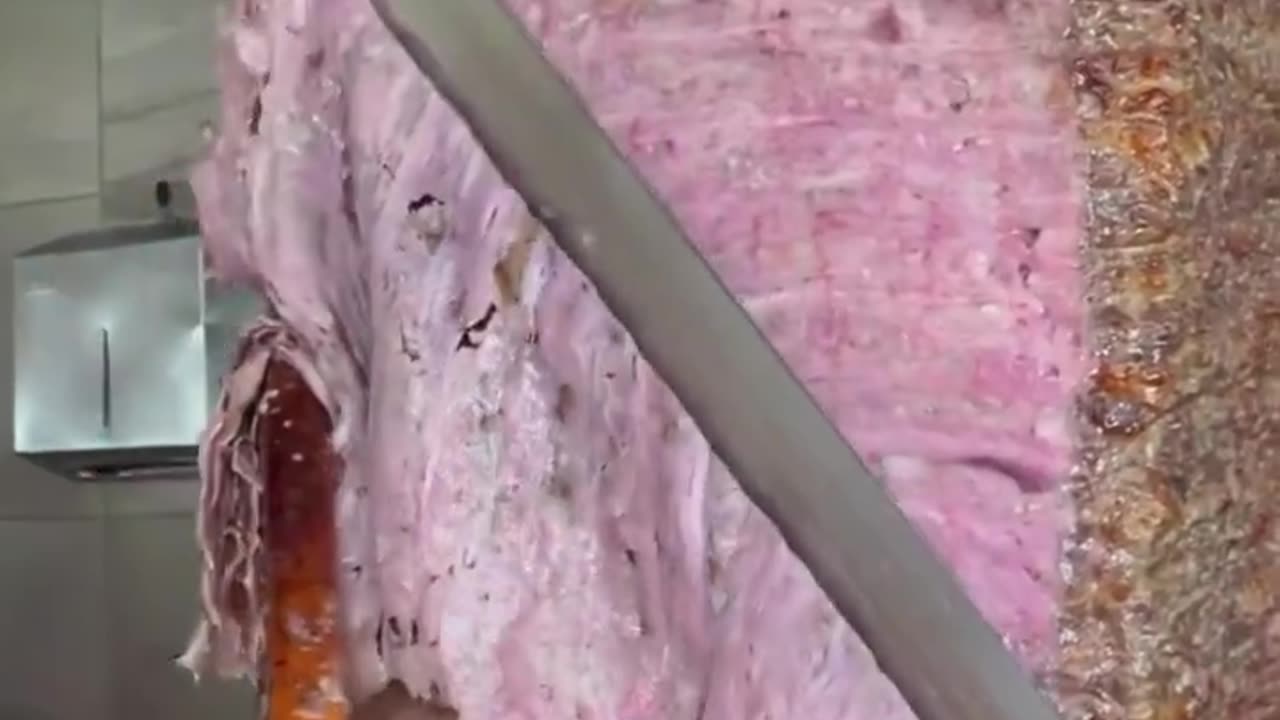 The art of cutting shawarma meat