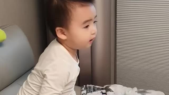 16 months baby talking with robot