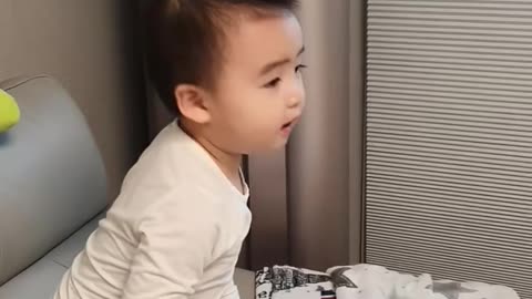 16 months baby talking with robot