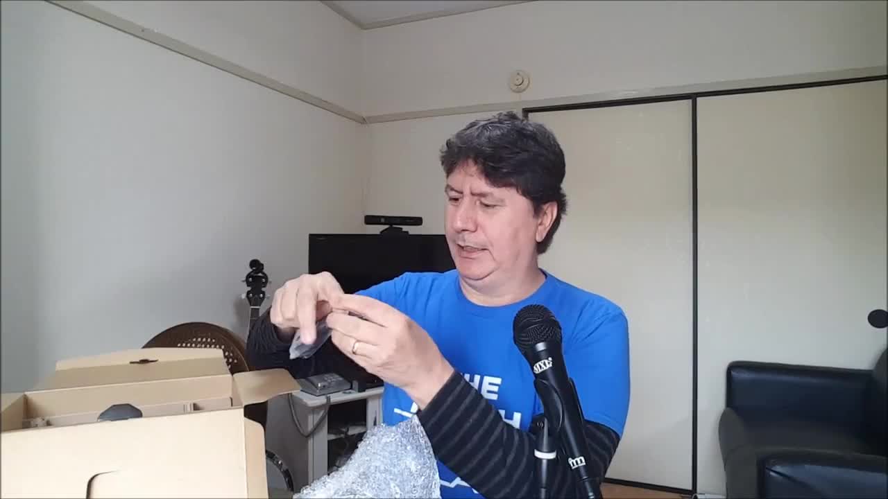 Unboxing a Nikon P900