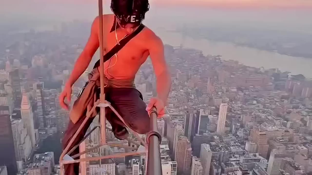 The Climb of the Tallest Skyscraper 🥴