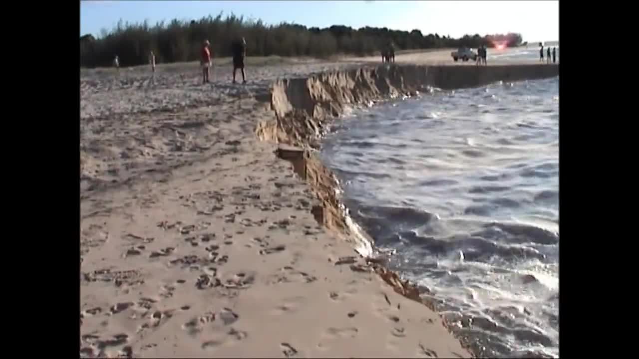 Beach Disappears in Australia — You Rarely Ever See This Happen!