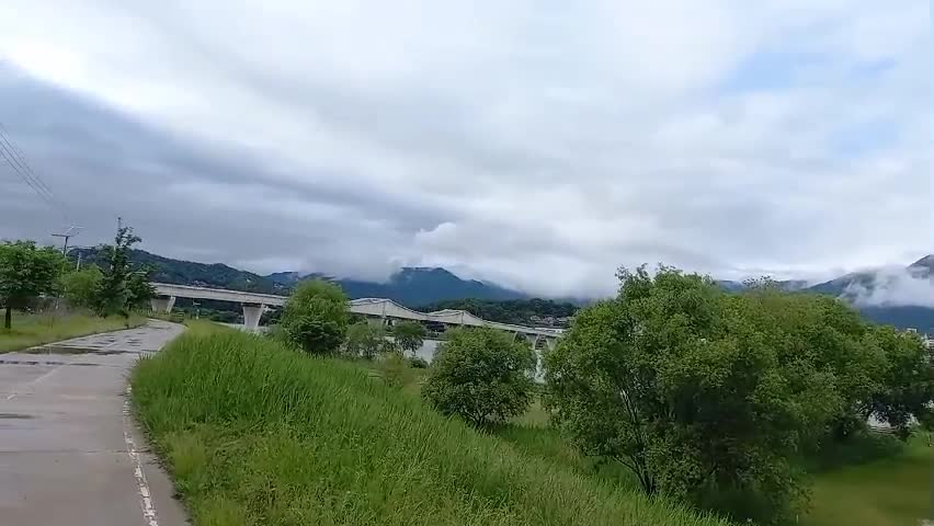 Beautiful clouds and tree scenery along the Han River where the rain stopped 3