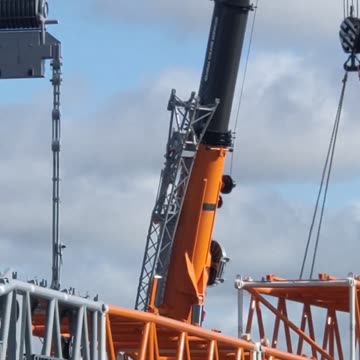 Wow look how close we get to the Liebherr LG 1750 Lattice boom Crane Fife Scotland September 2024