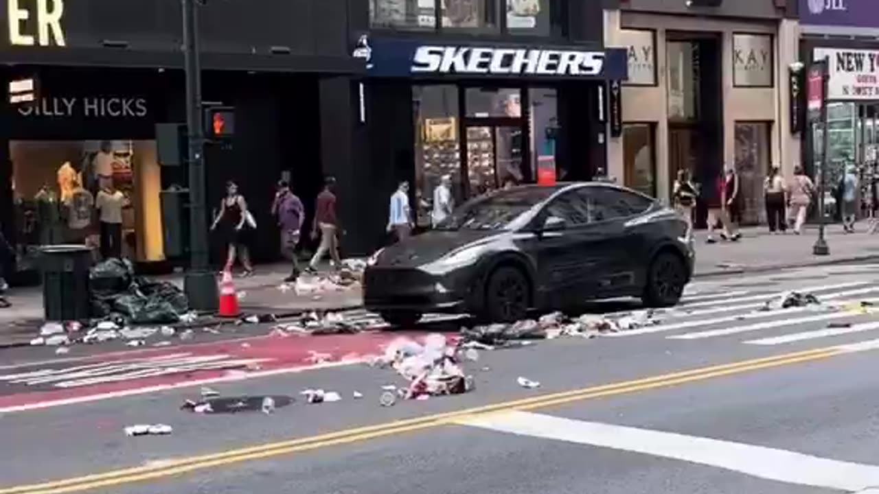 African migrant scatters garbage around in New York.