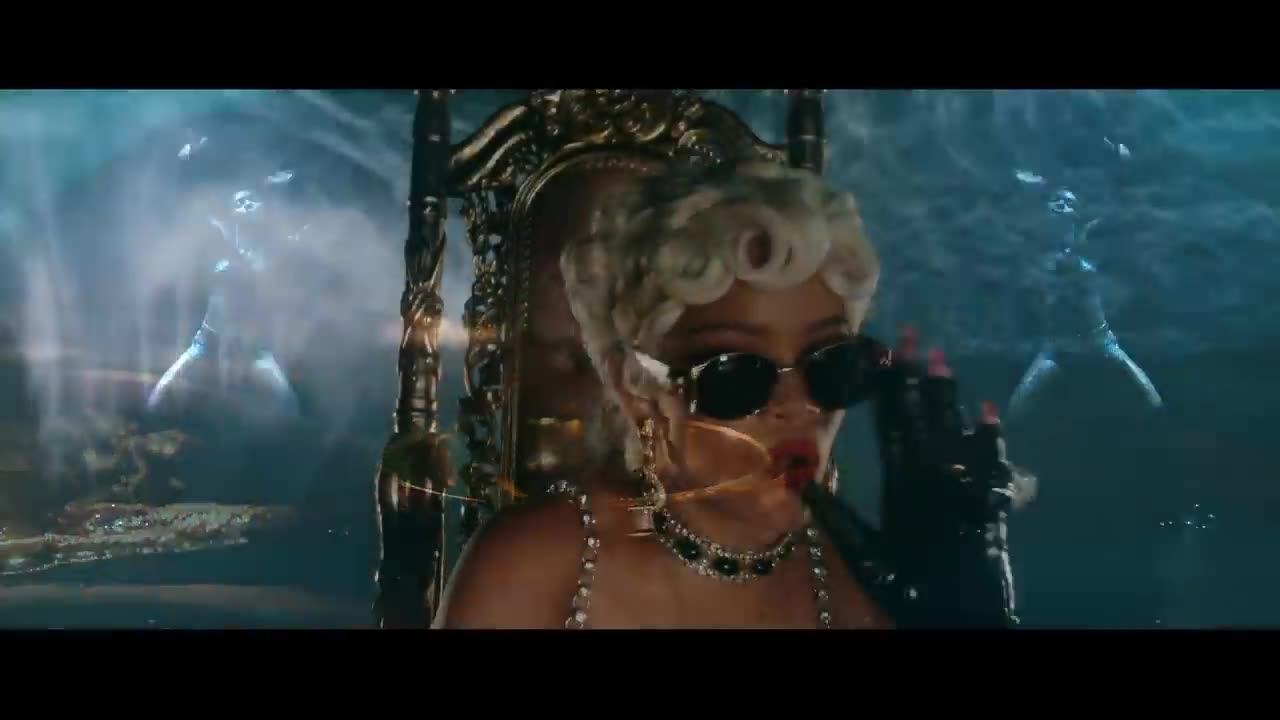 Rihanna - Pour It Up (Explicit)