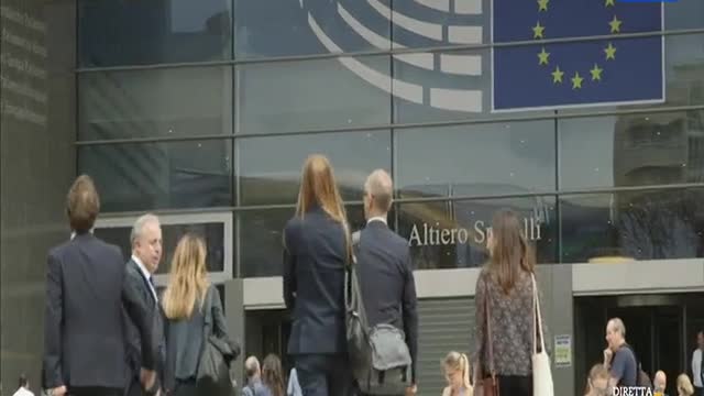 Il potere delle lobby dei farmaci a Bruxelles [La Gabbia 31.05.2017]