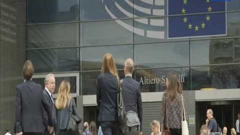 Il potere delle lobby dei farmaci a Bruxelles [La Gabbia 31.05.2017]