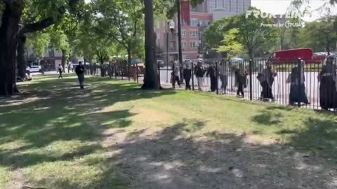 Busses drop off Muslim protesters