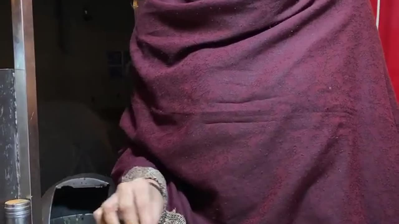 Karachi ki Bahimat khatoon Ne Lagaya Hai BunKabab Ka Stall!! | Karachi Street Food|METAFOOD