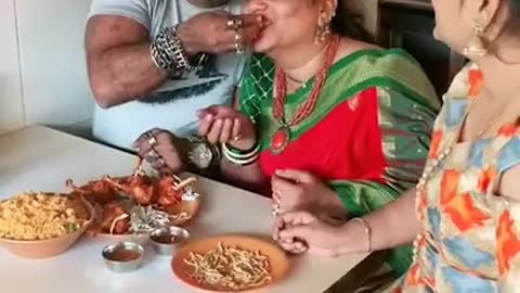 Chicken Eating Competition - Must See!!!