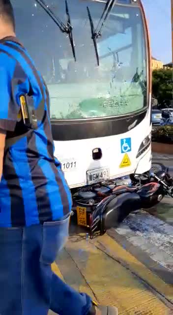 Accidente entre bus de Transcaribe y moto