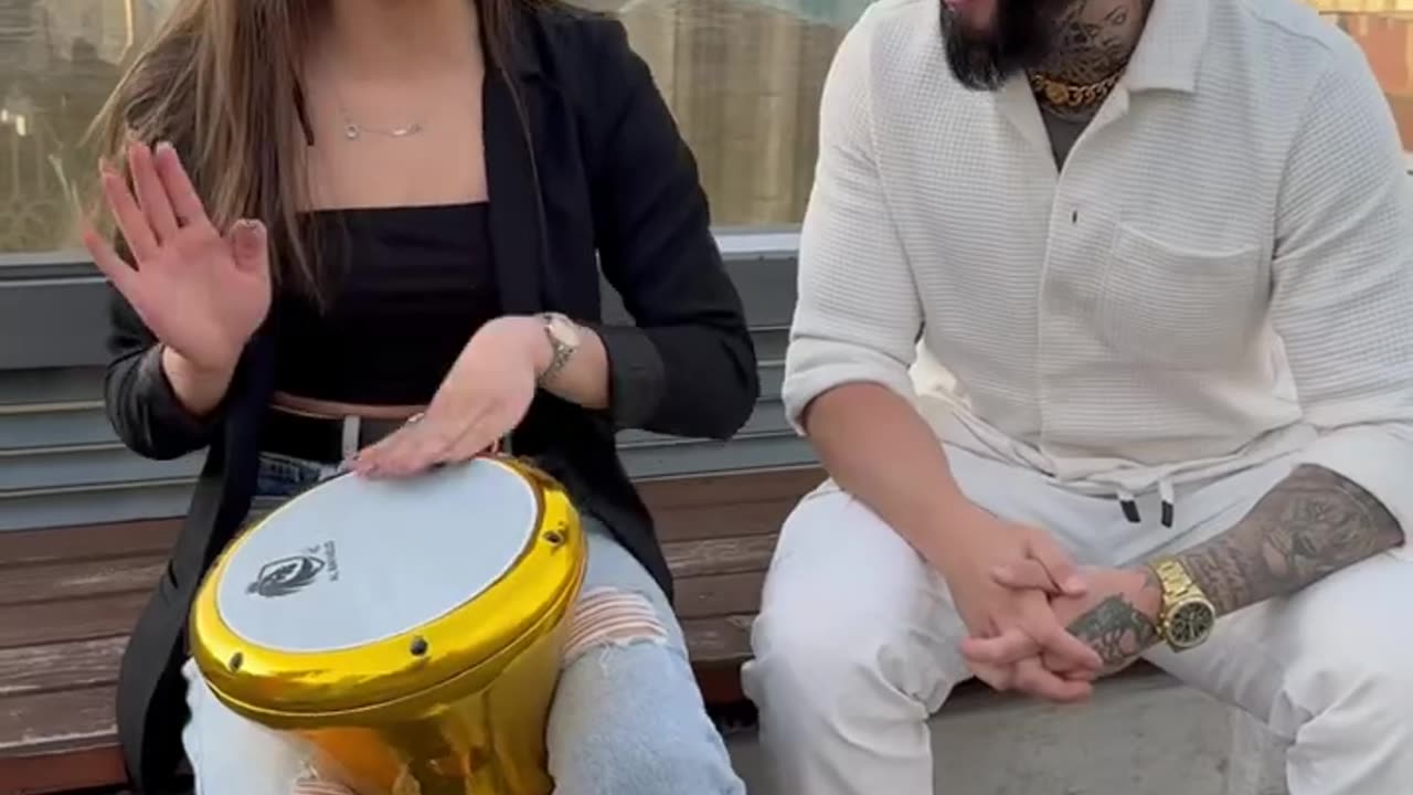 Tunisia_girl_beat_perfect_at_darbukaš±_#alrafaelo_#darbuka_#tunisia(720p)