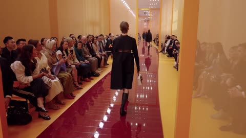 "Gucci Spring/Summer 2025 Women's Fashion Show | Iconic Runway Moments"