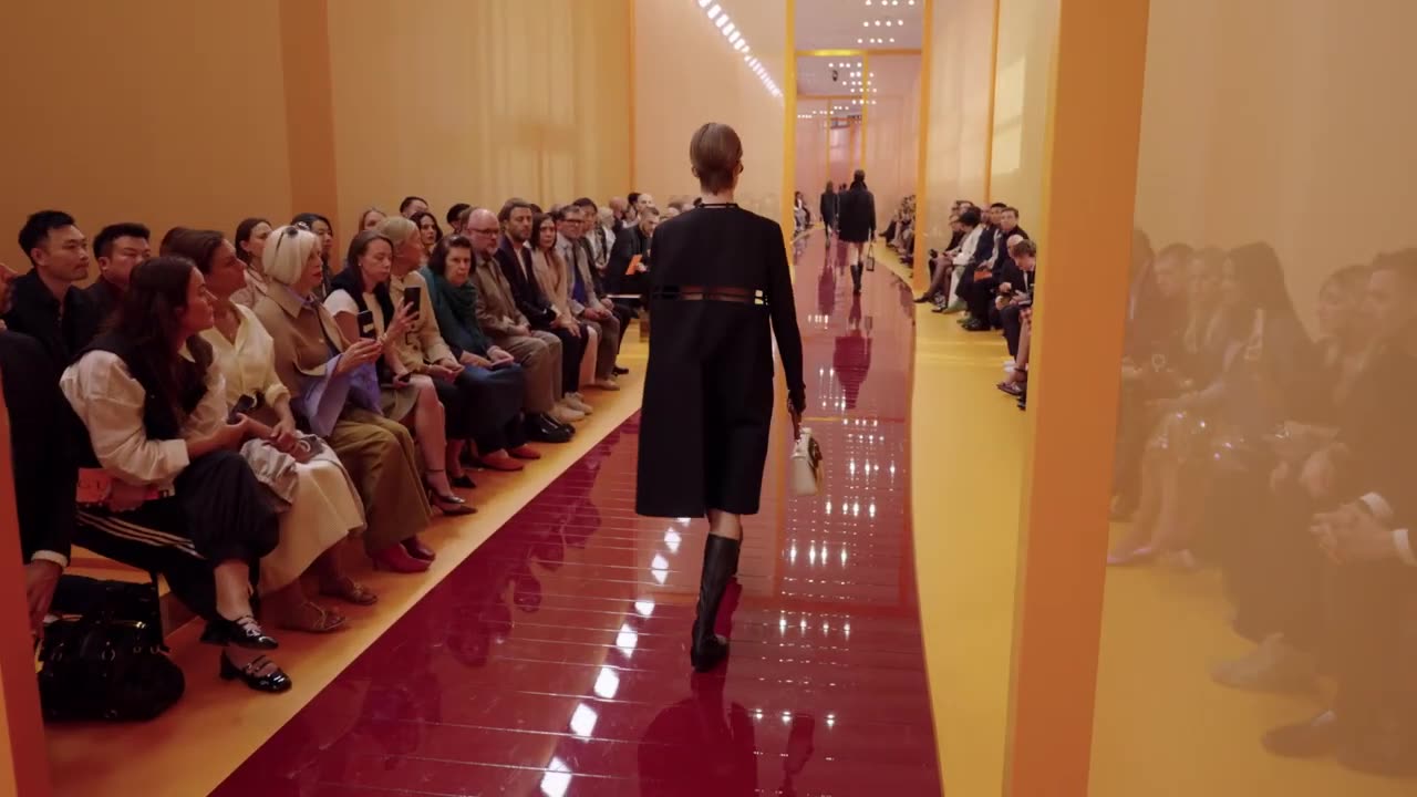 "Gucci Spring/Summer 2025 Women's Fashion Show | Iconic Runway Moments"