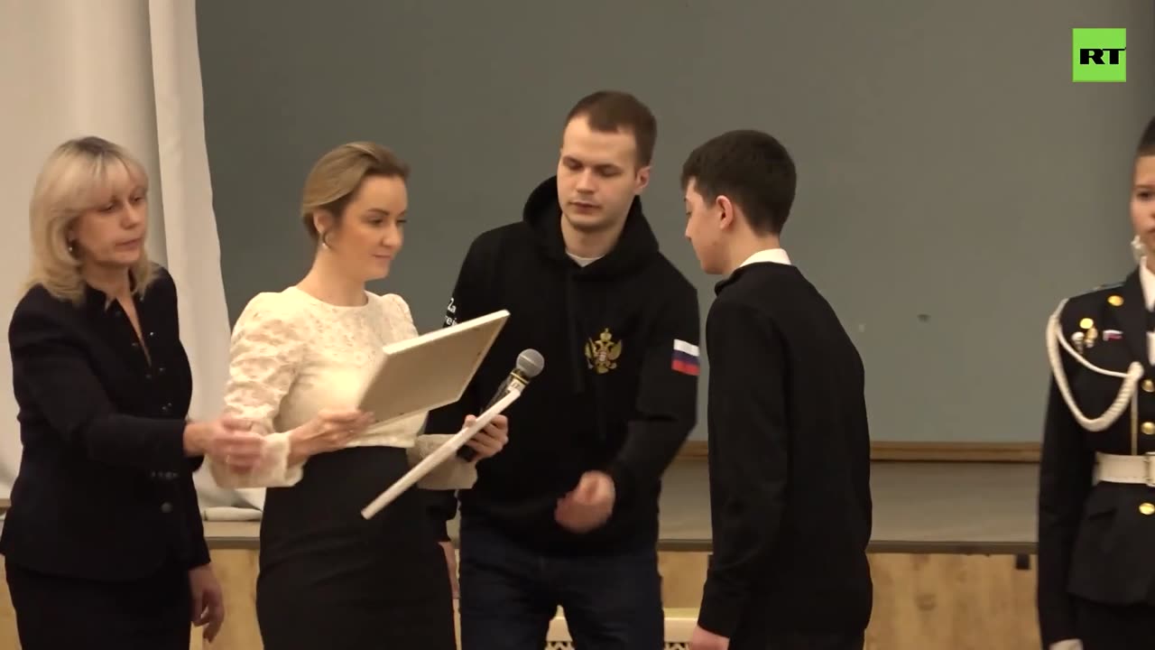 Teenage heroes who saved hundreds during Moscow terrorist attack receive awards