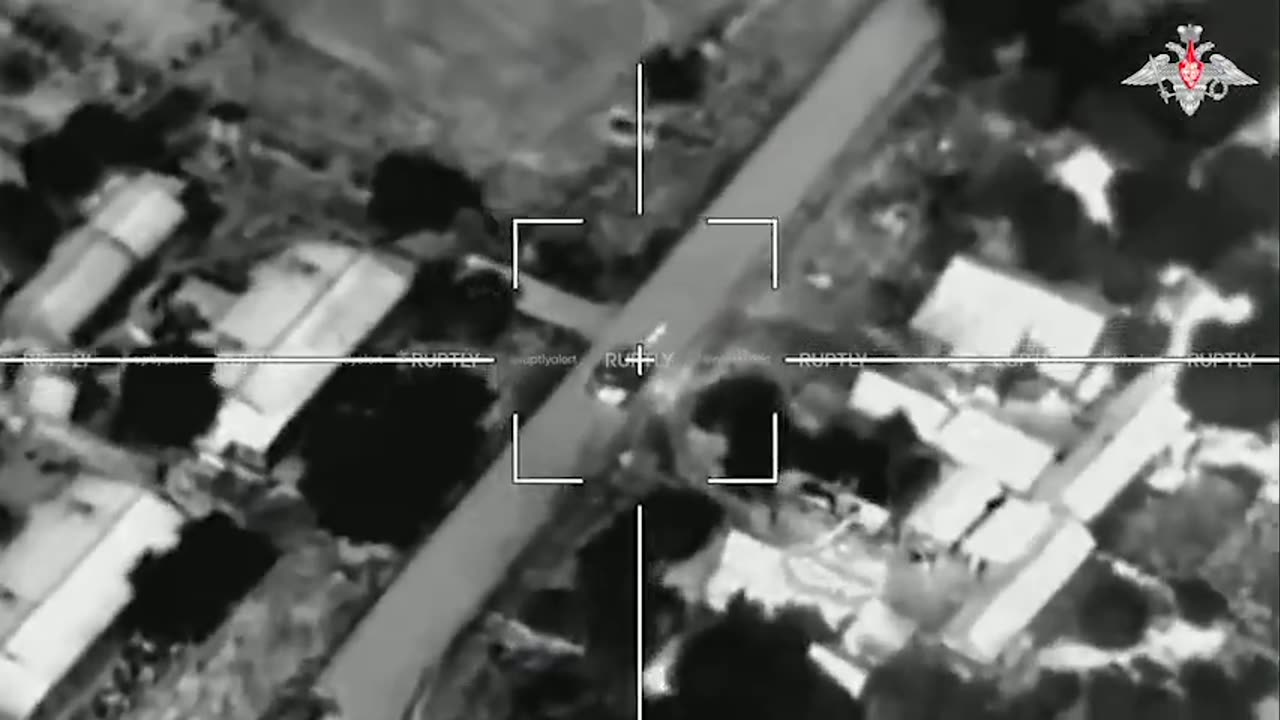 🚨🇷🇺🇺🇦KURSK REGION: A Russian lancet drone wipes out a Ukrainian tank shooting at civilians