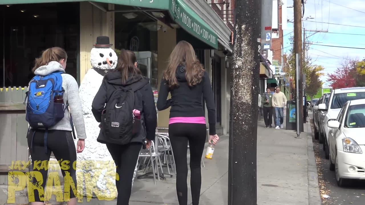 Scary Snowman Prank - Uh Oh Crazy Time!