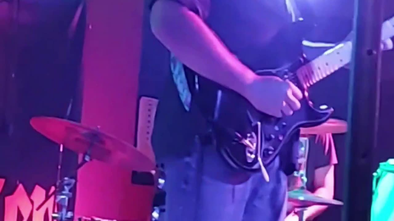 Mason Henderson (Saucy FuzZ) - LIVE @ Undertow (Short 19)