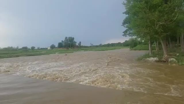 Driving through Flowing river😱