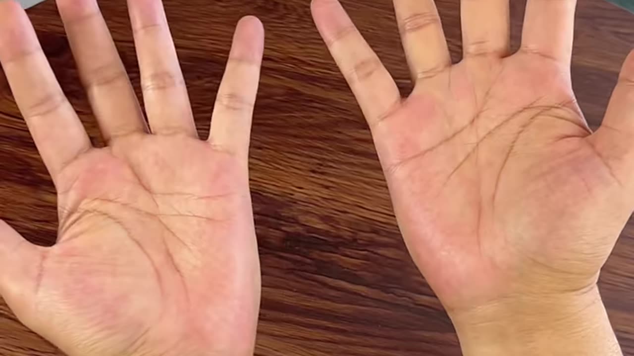 HOW TO MAKE DERAGON WITH HANDS