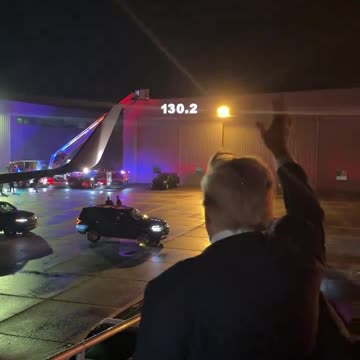🇺🇸 Trump Waves to NYC Firefighters & Patriots from Trump Force One 🚁👋