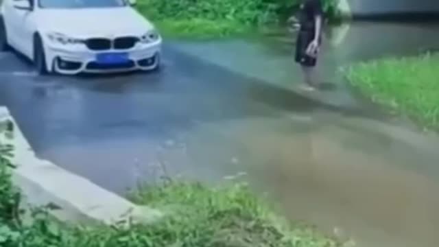 Life hack: How to influence a bully driver in the rain